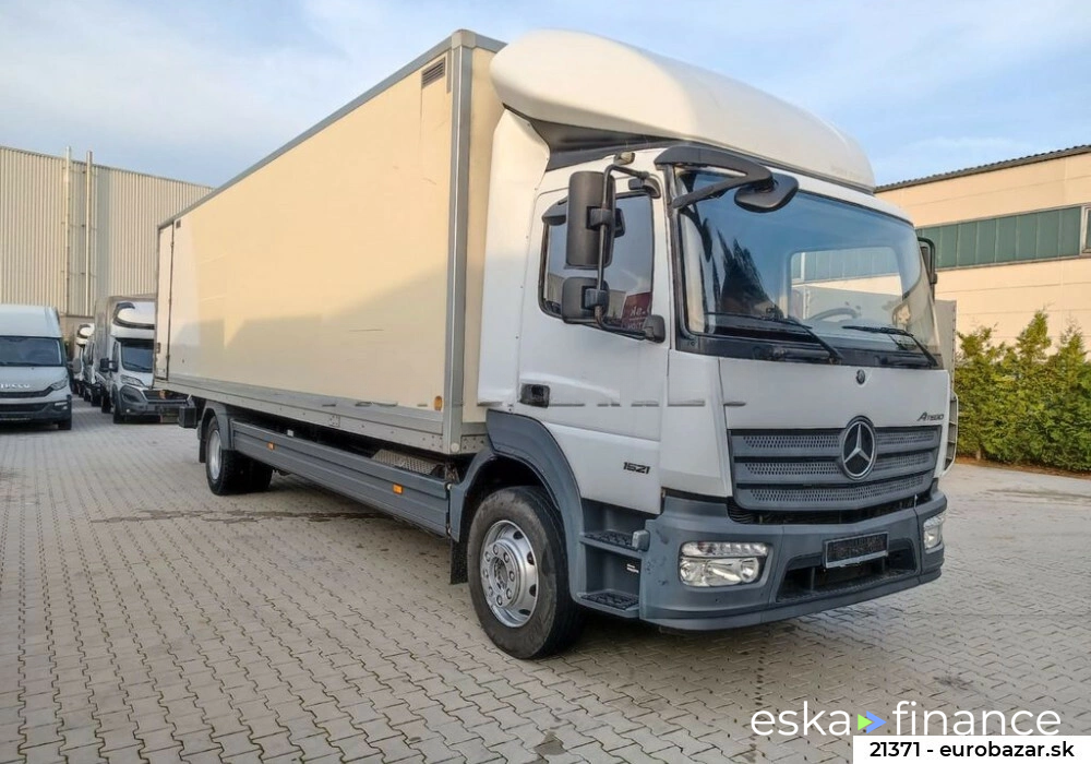 Ciężarówka (podwozie) Mercedes-Benz Atego 2015