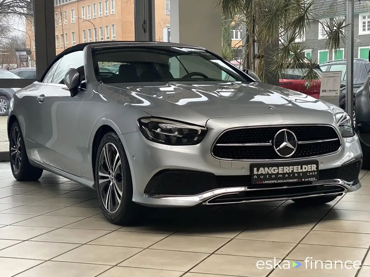 Lízing Kabriolet MERCEDES E 200 2022