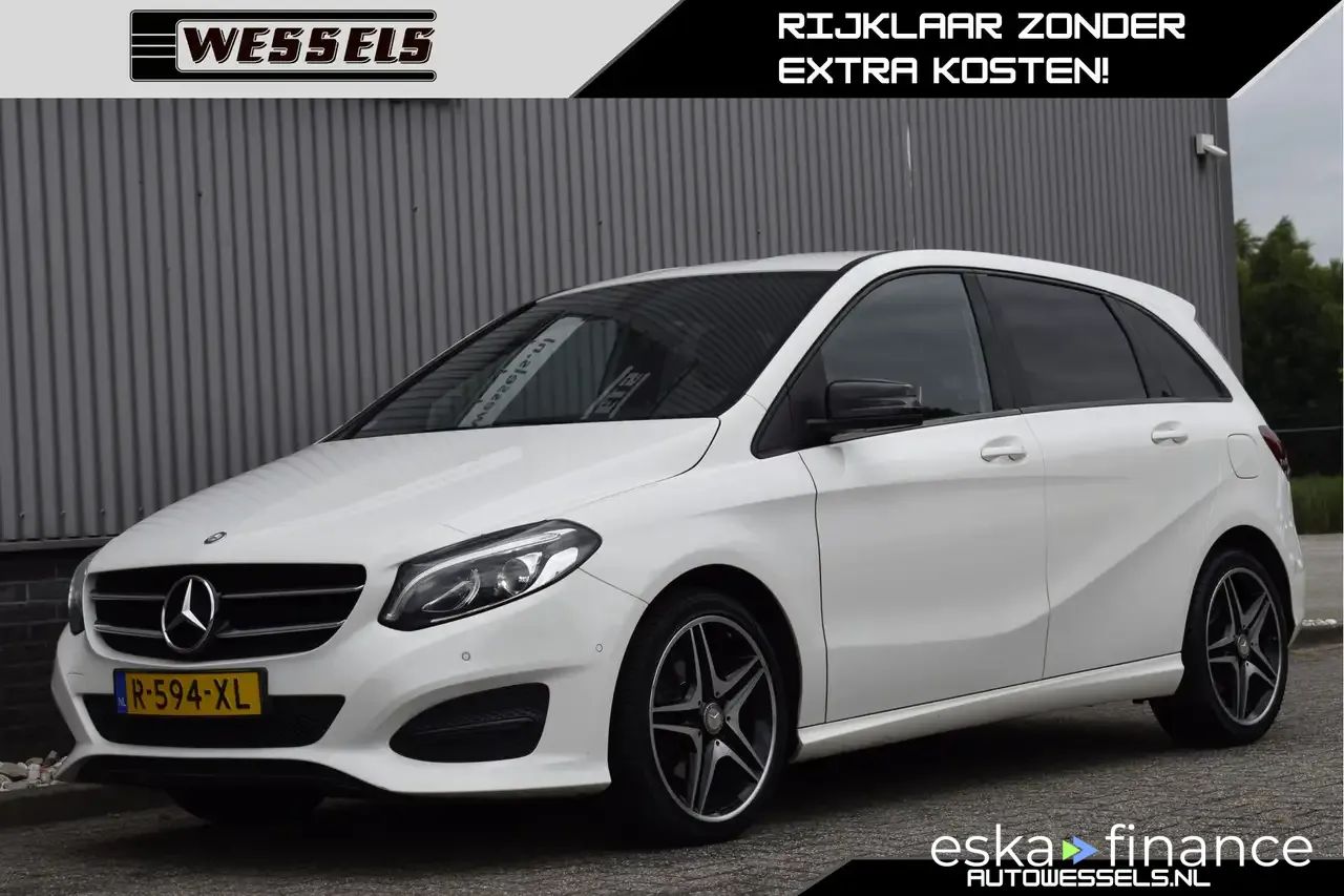 Lízing Hatchback MERCEDES B 200 2015