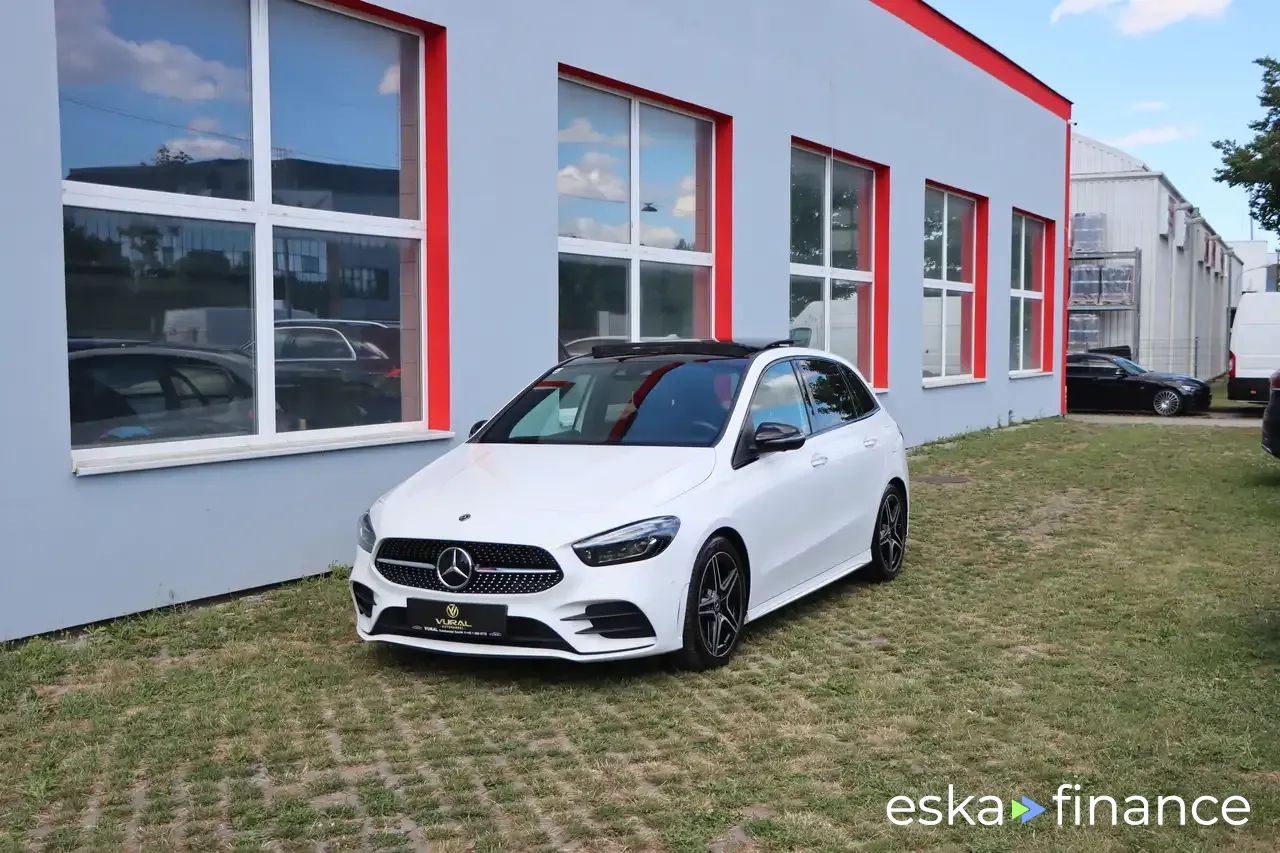 Lízing Hatchback MERCEDES B 200 2020