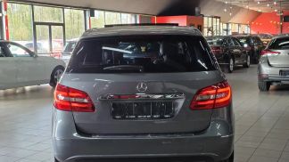 Lízing Hatchback MERCEDES B 180 2014