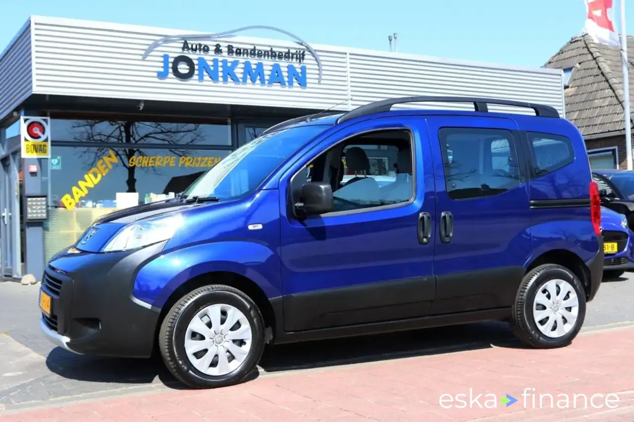 Lízing Hatchback Peugeot Bipper 2012