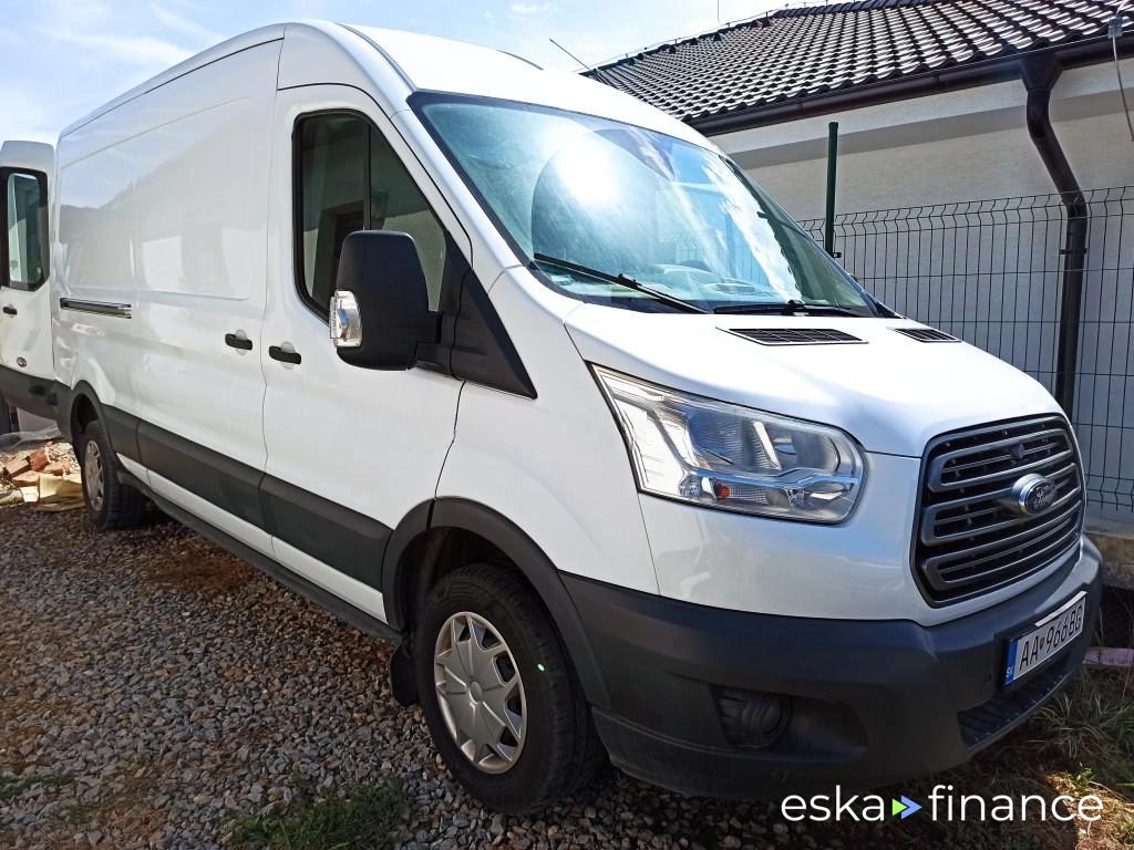 Zamknięte pudełko Ford Transit 2016