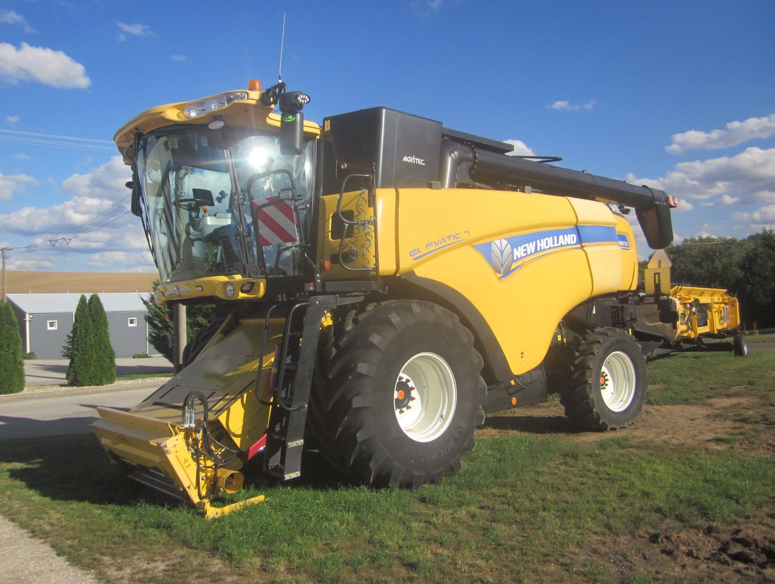 Leasing Moissonneuse-batteuse New Holland 110-90 2014