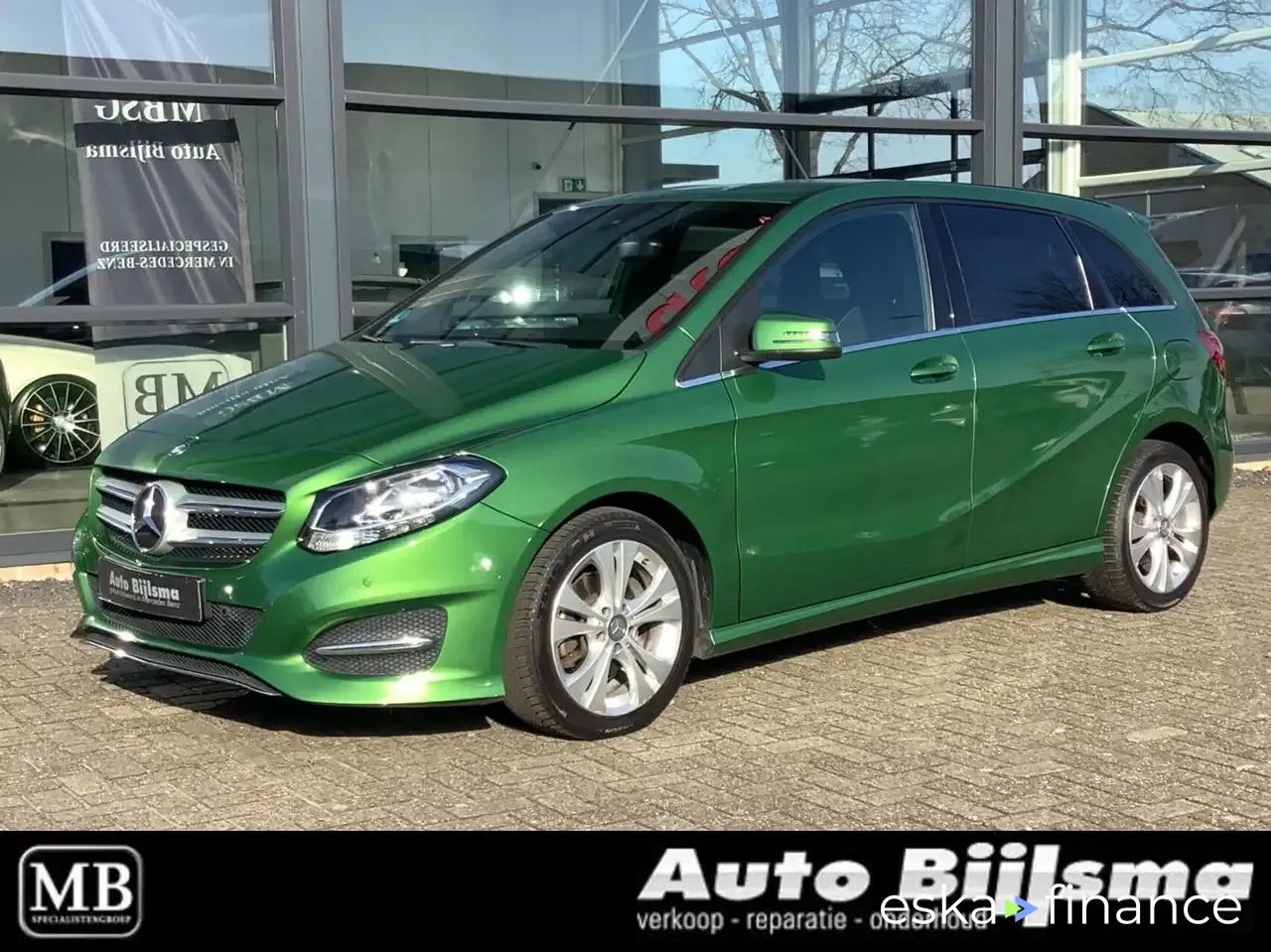 Lízing Hatchback MERCEDES B 180 2016