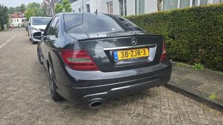 Lízing Sedan MERCEDES C 200 2011
