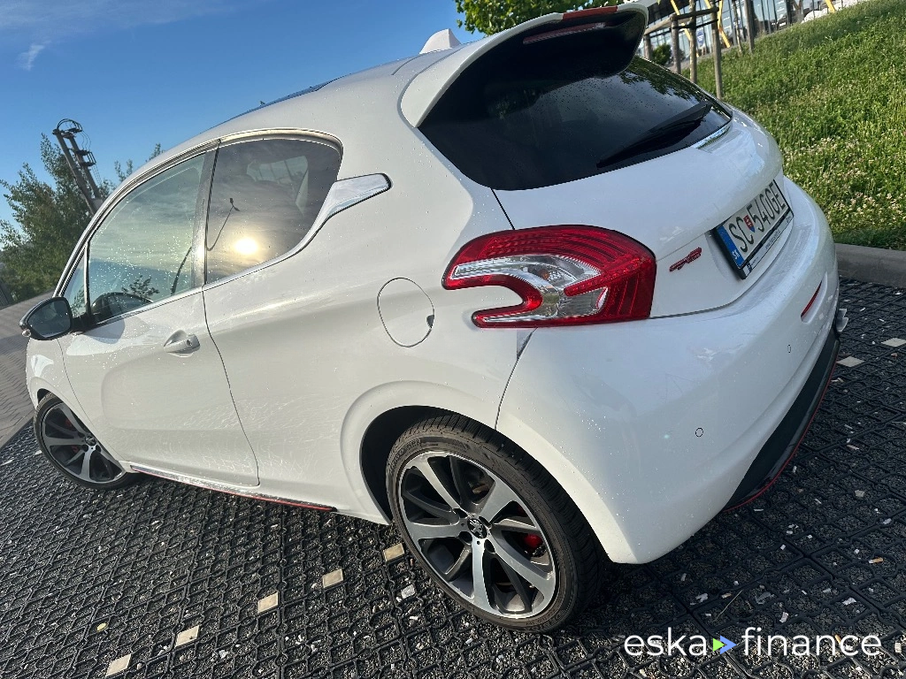 Lízing Hatchback Peugeot 208 2012