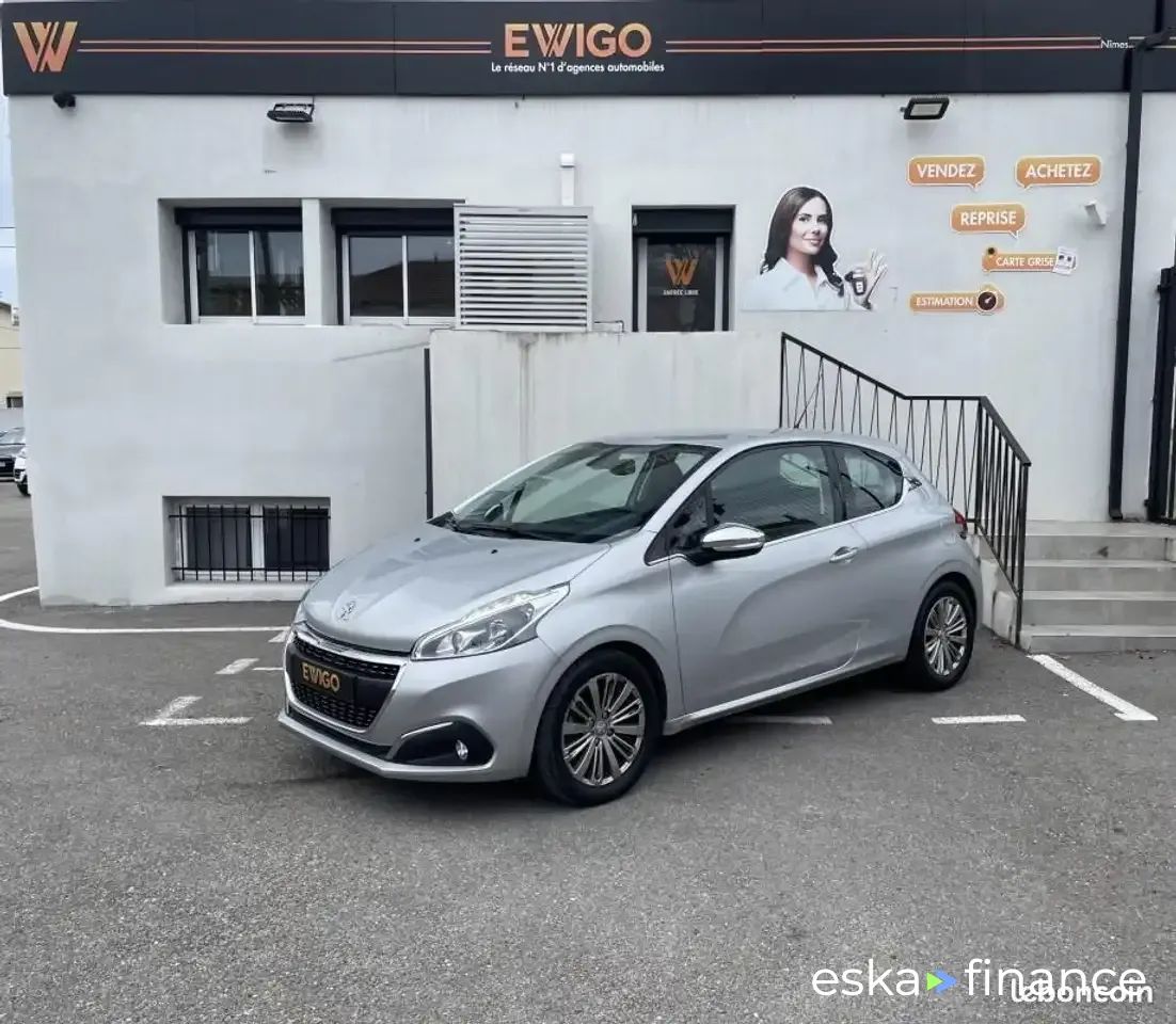 Lízing Hatchback Peugeot 208 2016