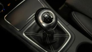 Financování Hatchback MERCEDES B 180 2016