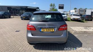 Lízing Hatchback MERCEDES B 180 2018