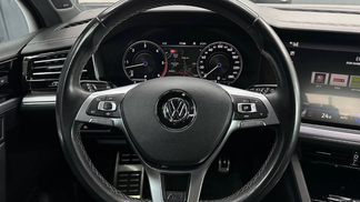 SUV Volkswagen Touareg 2019