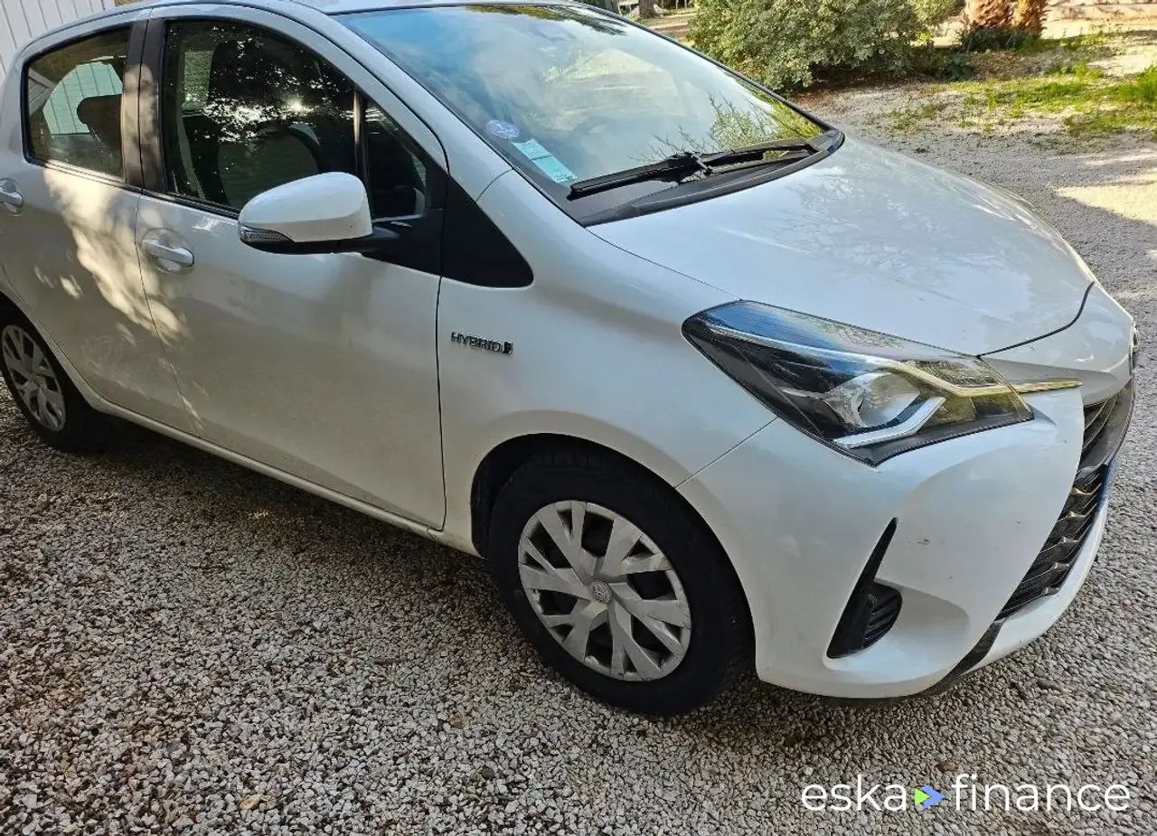 Lízing Sedan Toyota Yaris 2018