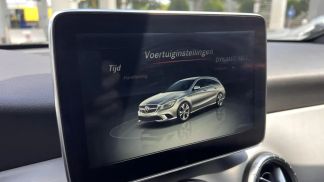 Lízing Sedan MERCEDES CLA 180 2016
