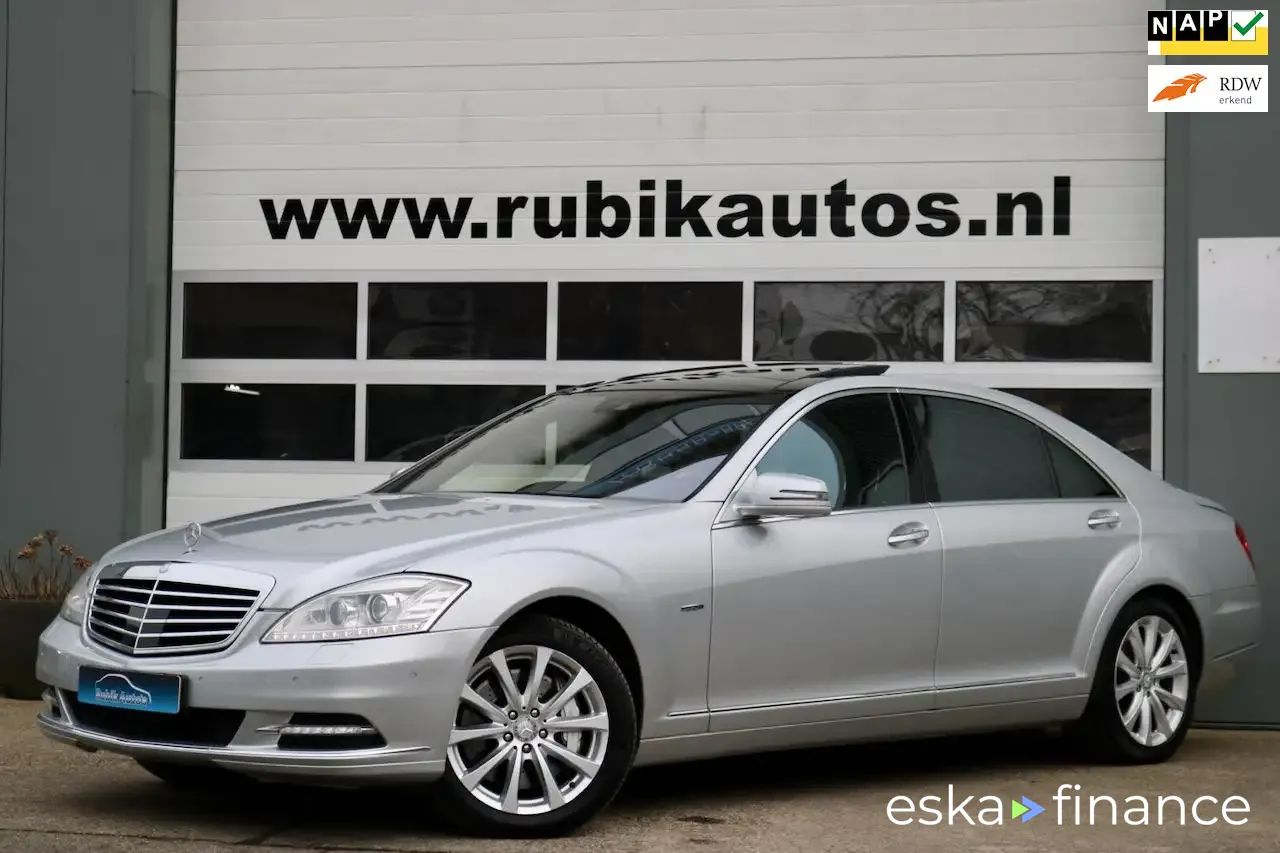 Financování Sedan MERCEDES S 500 2011
