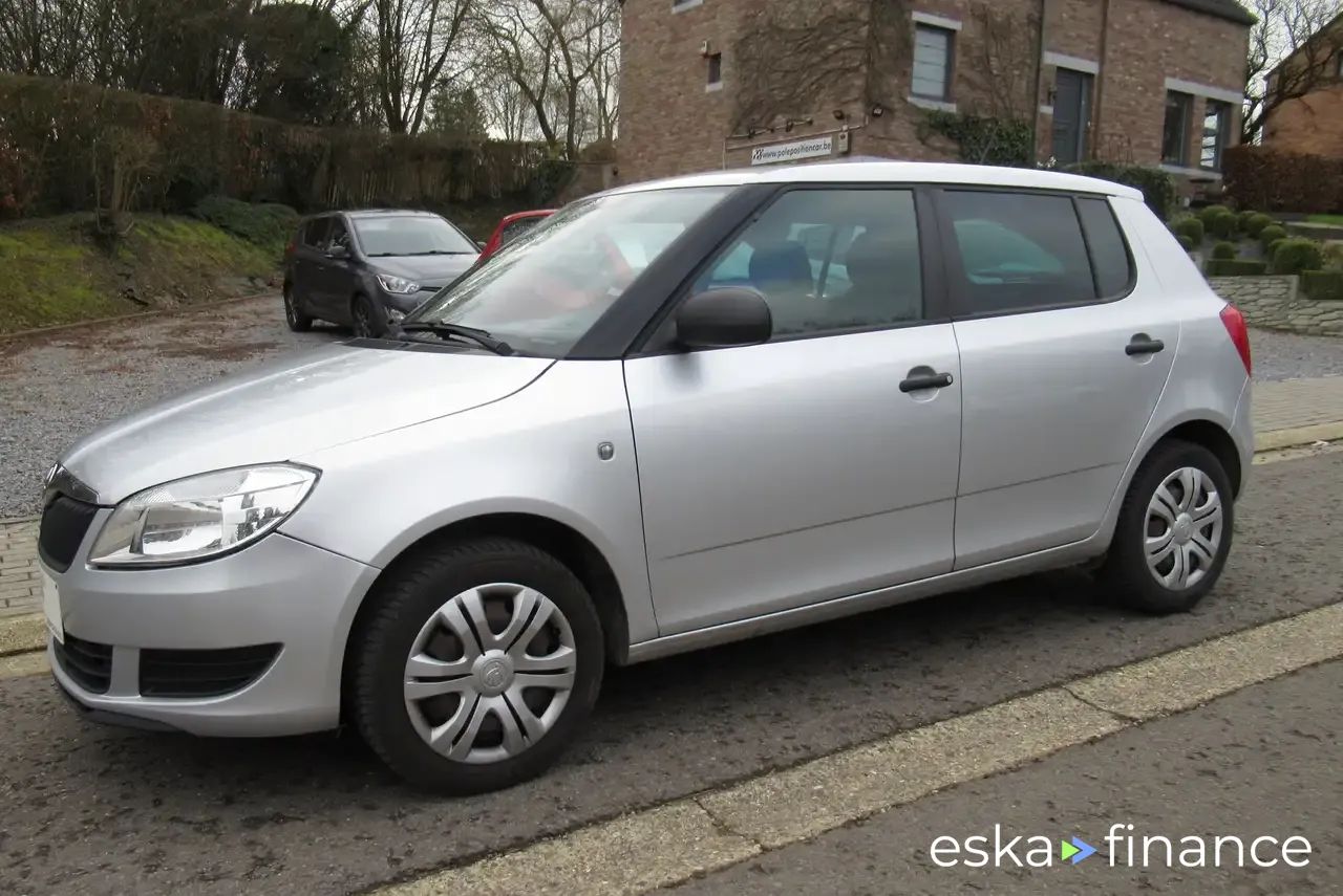 Lízing Sedan Fiat Punto 2015