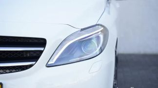 Lízing Hatchback MERCEDES B 180 2013