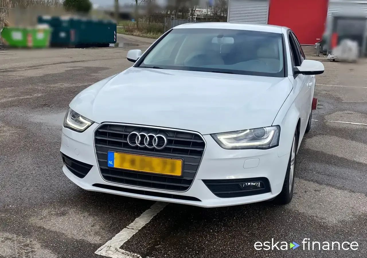 Lízing Sedan Audi A4 2013