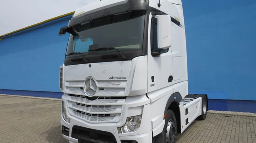 MERCEDES 1851 2020