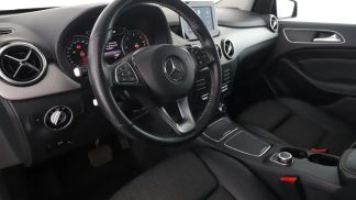 Lízing Hatchback MERCEDES B 180 2016