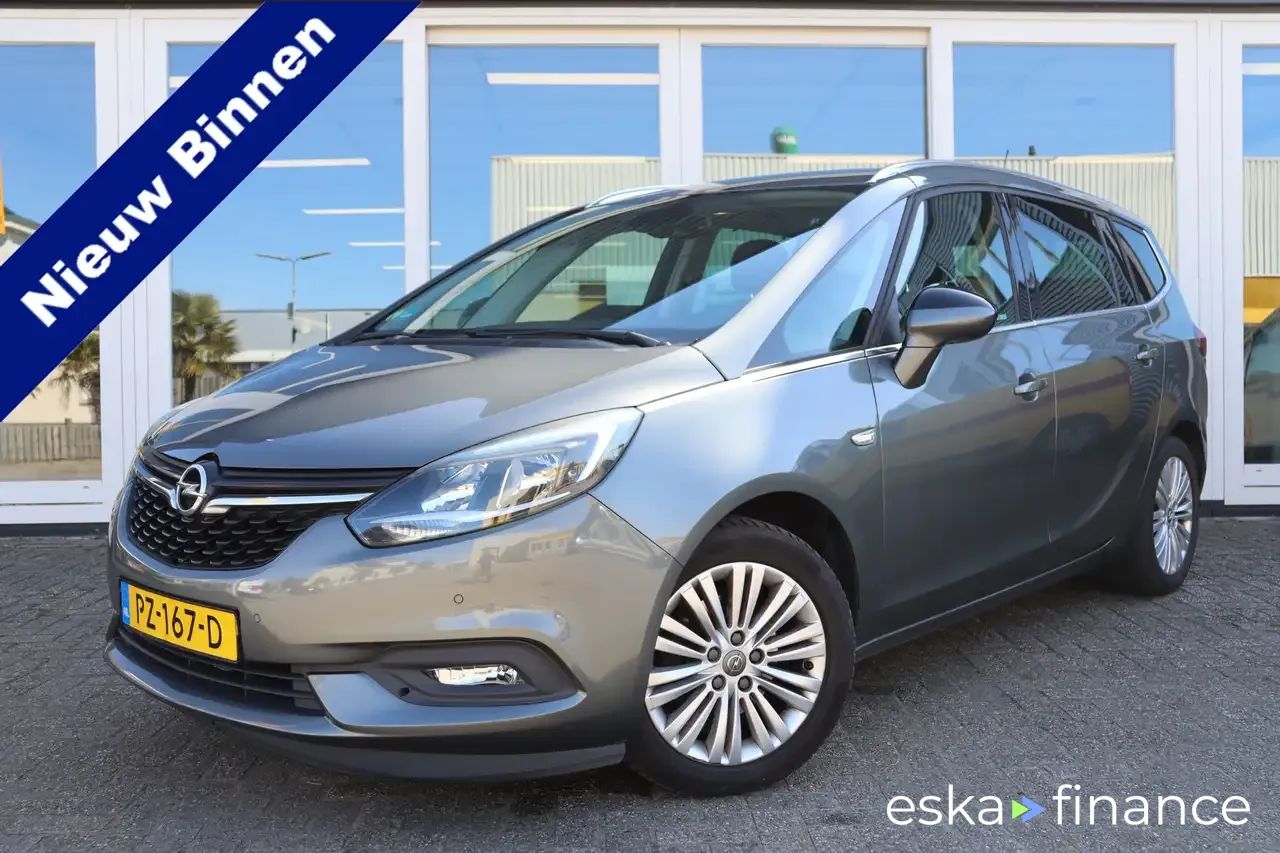 Lízing Hatchback Opel Zafira 2017