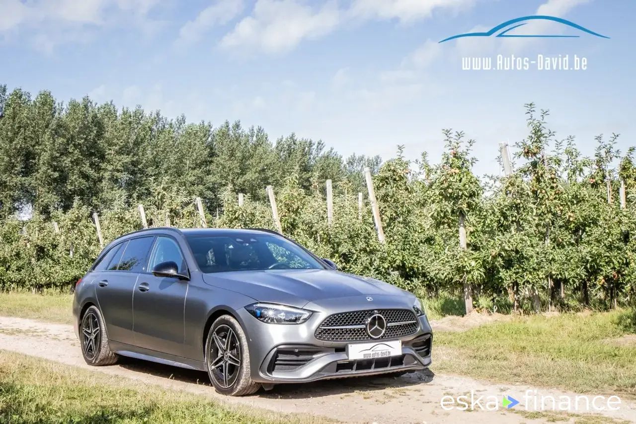 Lízing Kombi MERCEDES C 220 2022