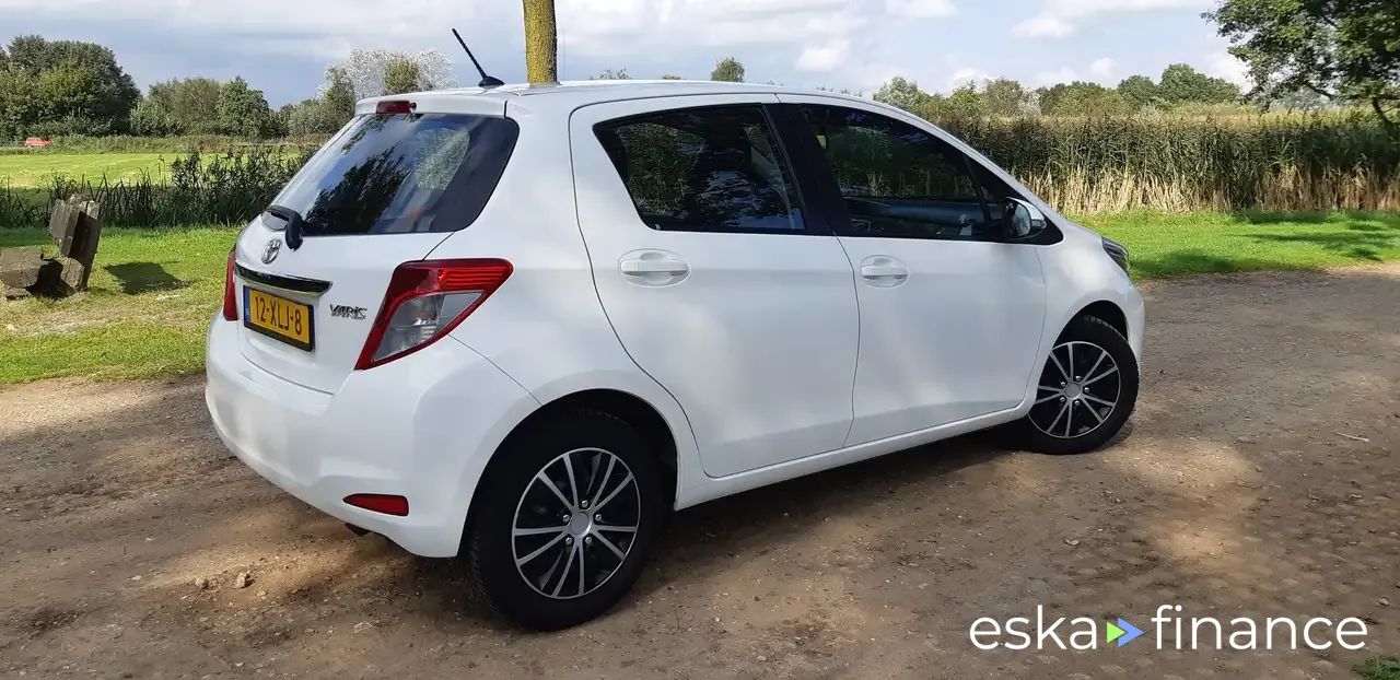 Finansowanie Transport pasażerów Toyota Yaris 2012