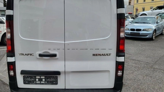 Specjalna ciężarówka Renault Trafic 2021