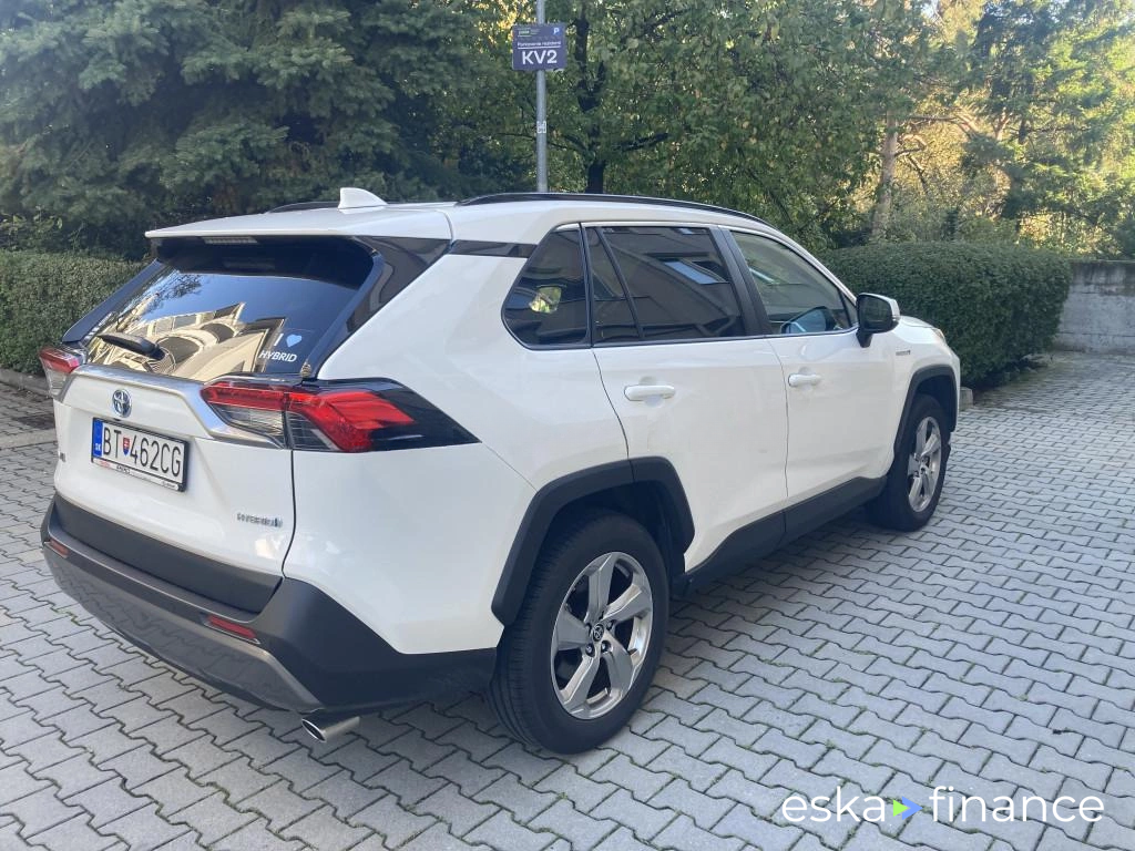 Lízing SUV Toyota RAV4 2020