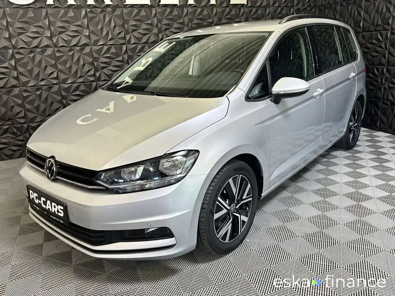 Passenger transport Volkswagen Touran 2021