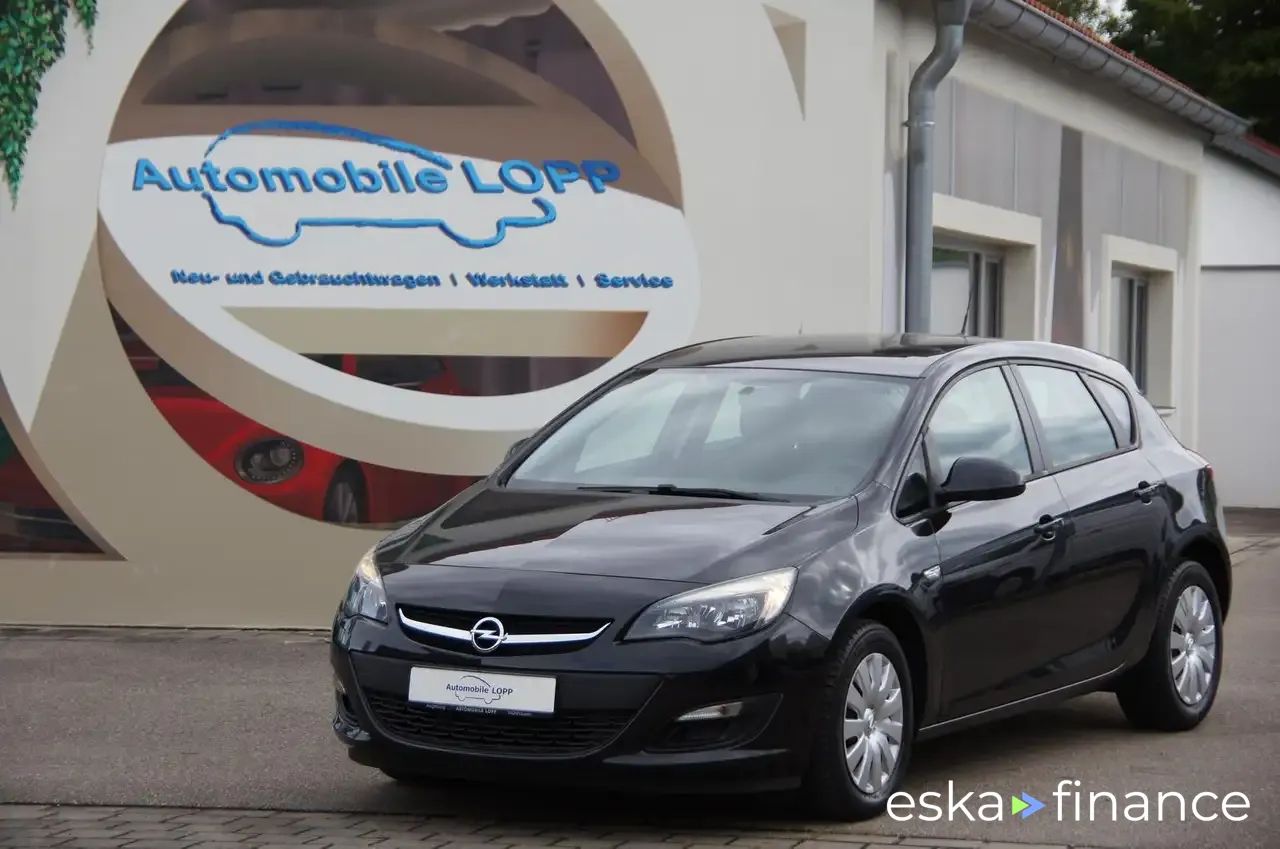 Sedan Opel Astra 2013