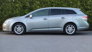 Lízing Sedan Toyota Avensis 2011