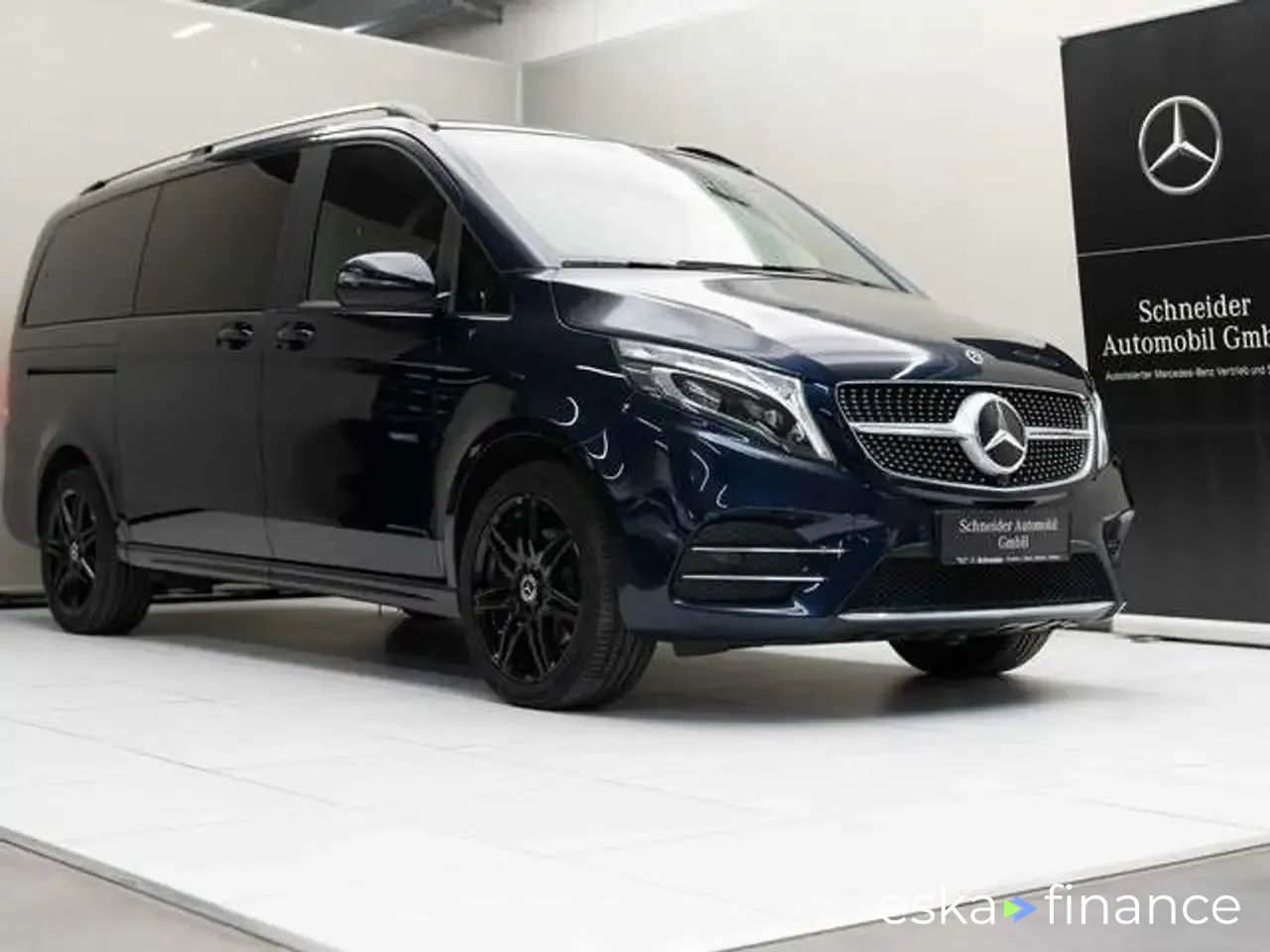 Financování Hatchback MERCEDES V 220 2021