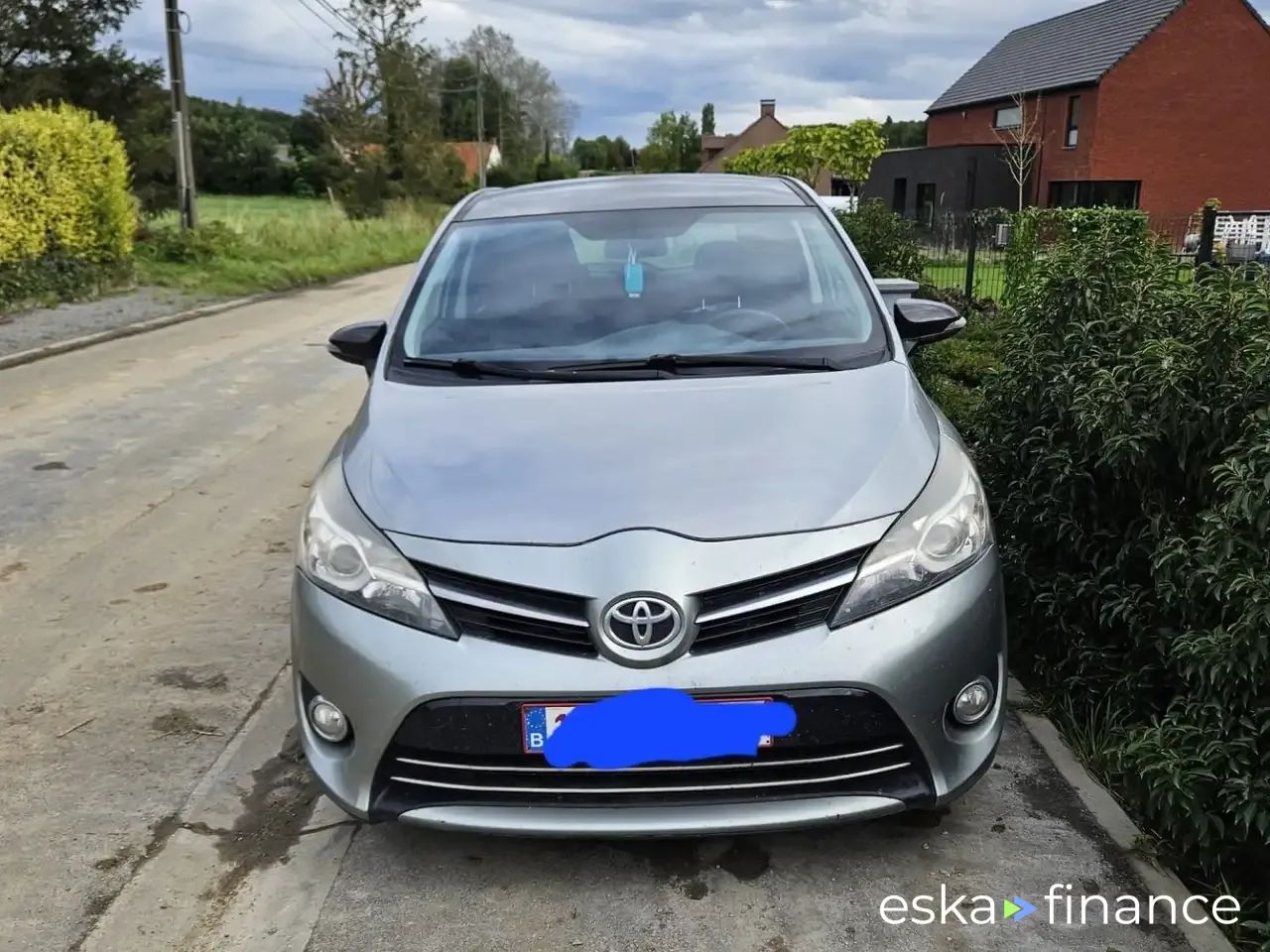 Lízing Hatchback Toyota Verso 2013