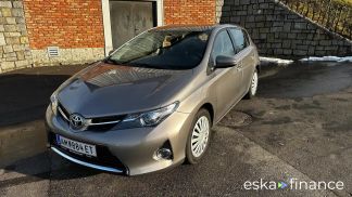 Lízing Sedan Toyota Auris 2013