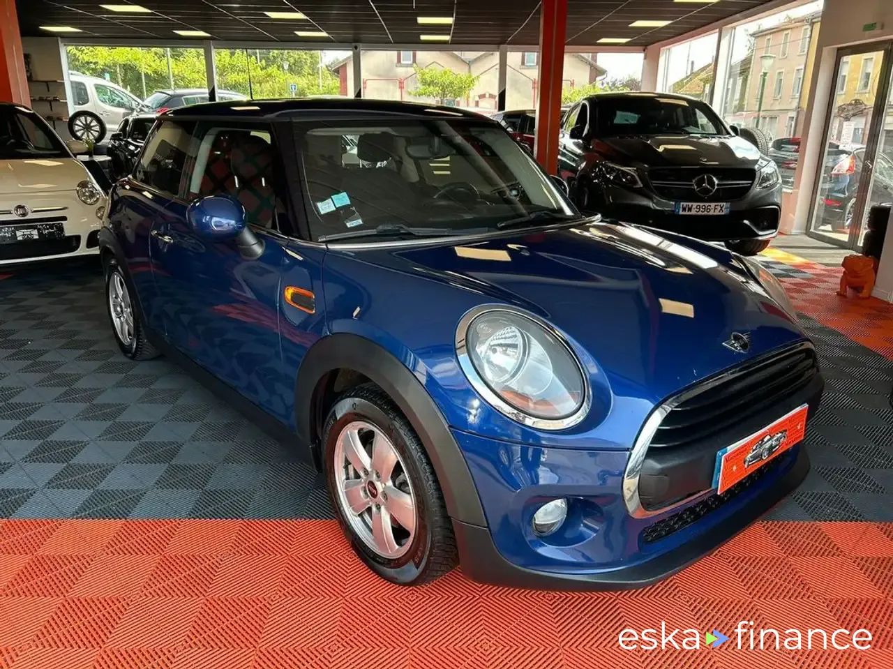 Lízing Hatchback MINI ONE 2014