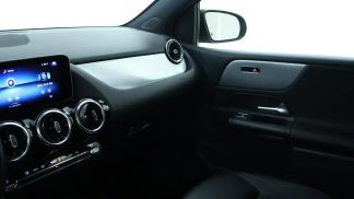 Lízing Hatchback MERCEDES B 180 2019