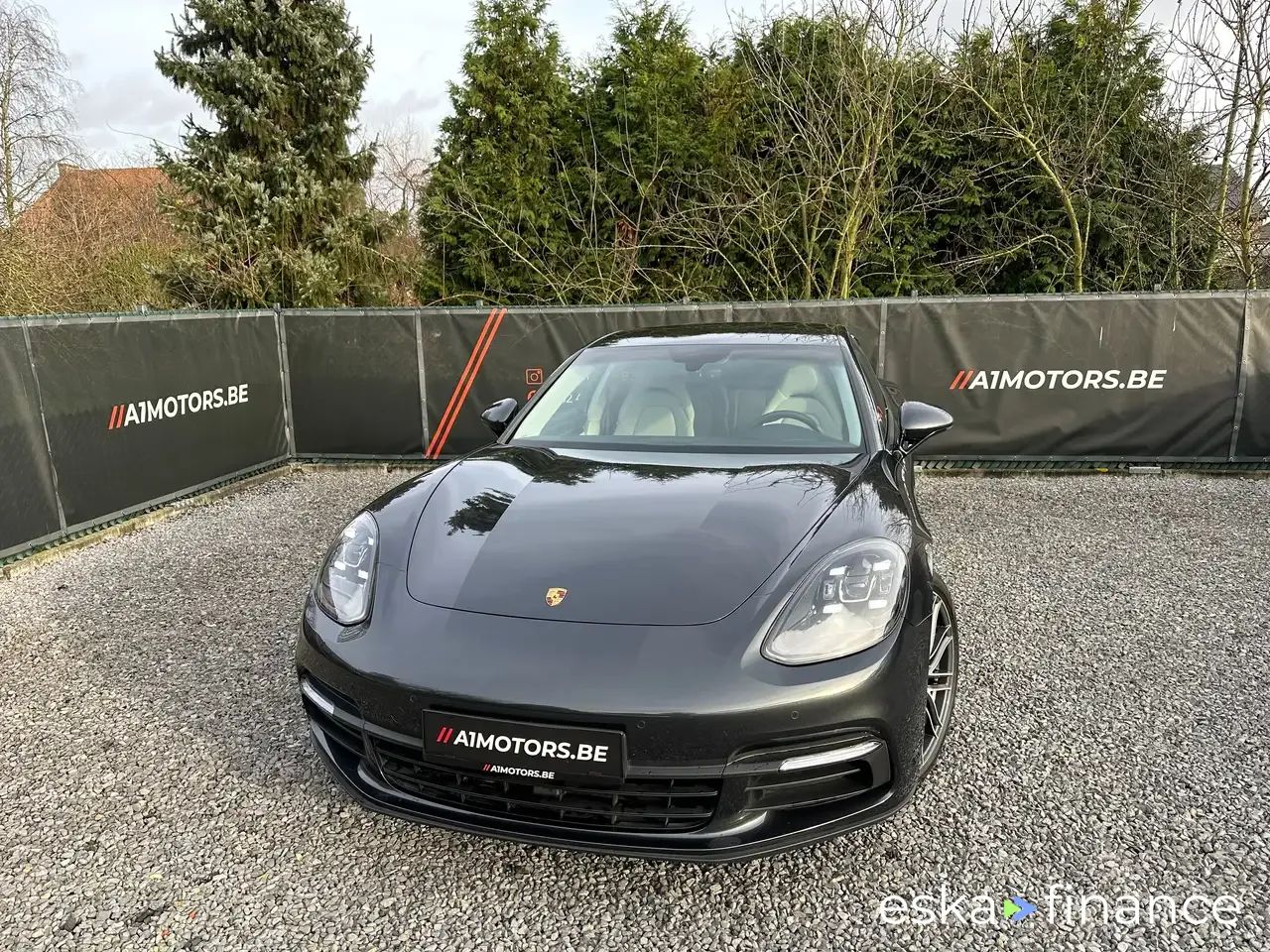 Leasing Sedan Porsche Panamera 2018