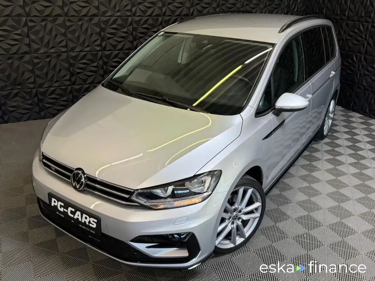 Lízing Hatchback Volkswagen Touran 2024