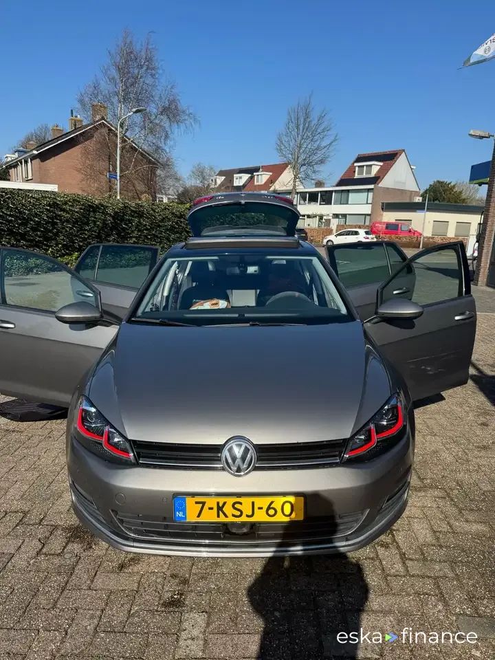 Lízing Sedan Volkswagen Golf 2013