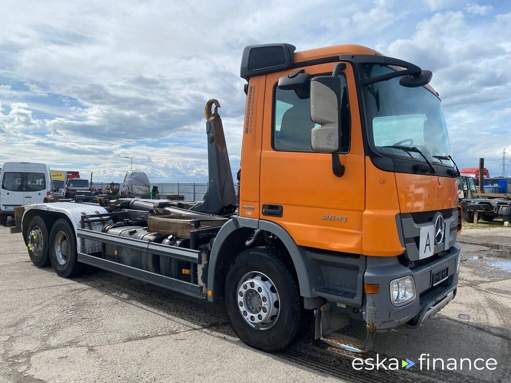 Lízing Špeciálny nákladiak Mercedes-Benz ACTROS 2541 L 2014