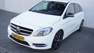 Lízing Hatchback MERCEDES B 180 2013