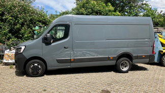 Zamknięta ciężarówka Renault Master 2022