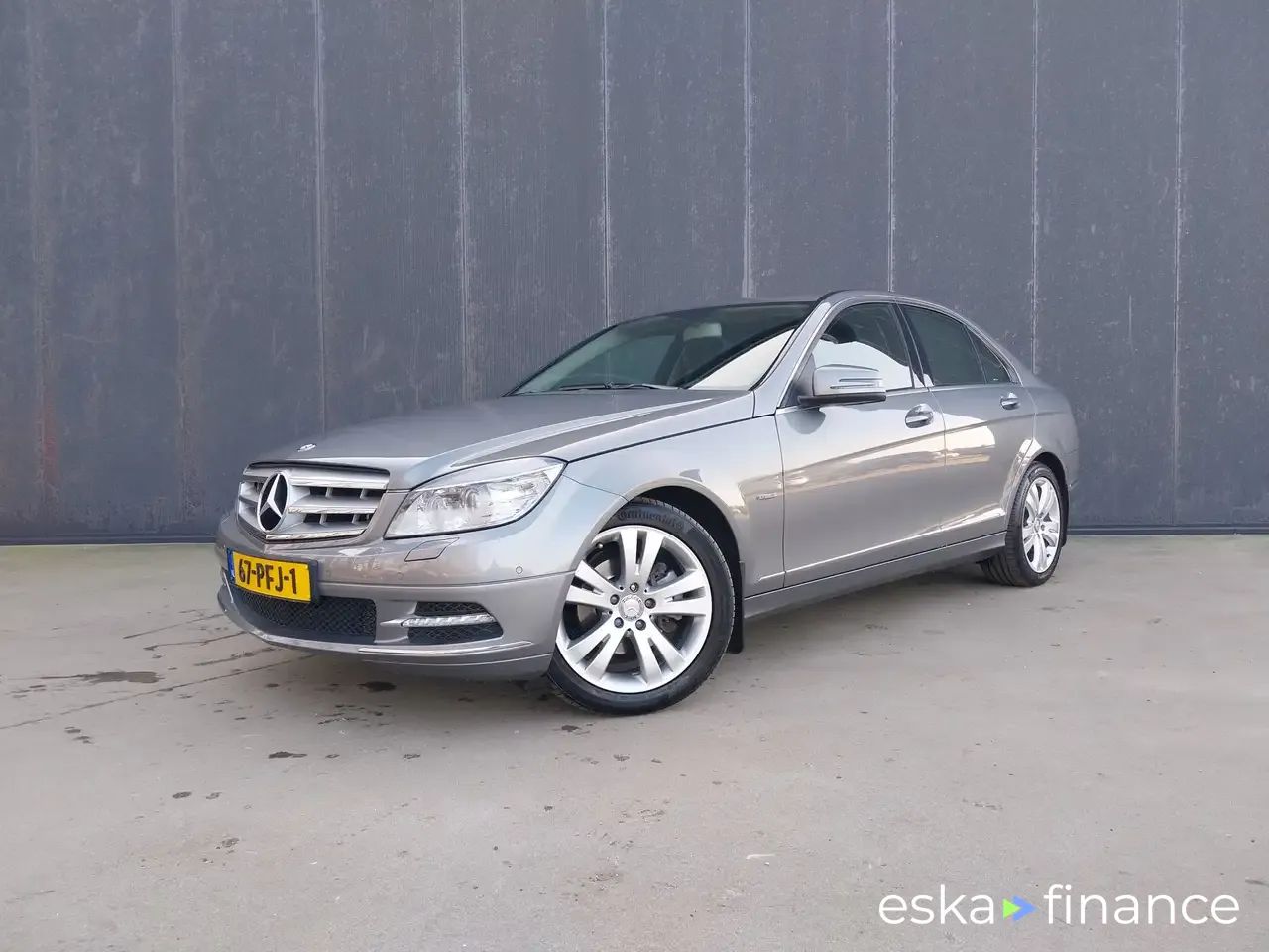 Financování Sedan MERCEDES C 180 2011
