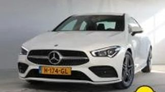 Lízing Sedan MERCEDES CLA 180 2020