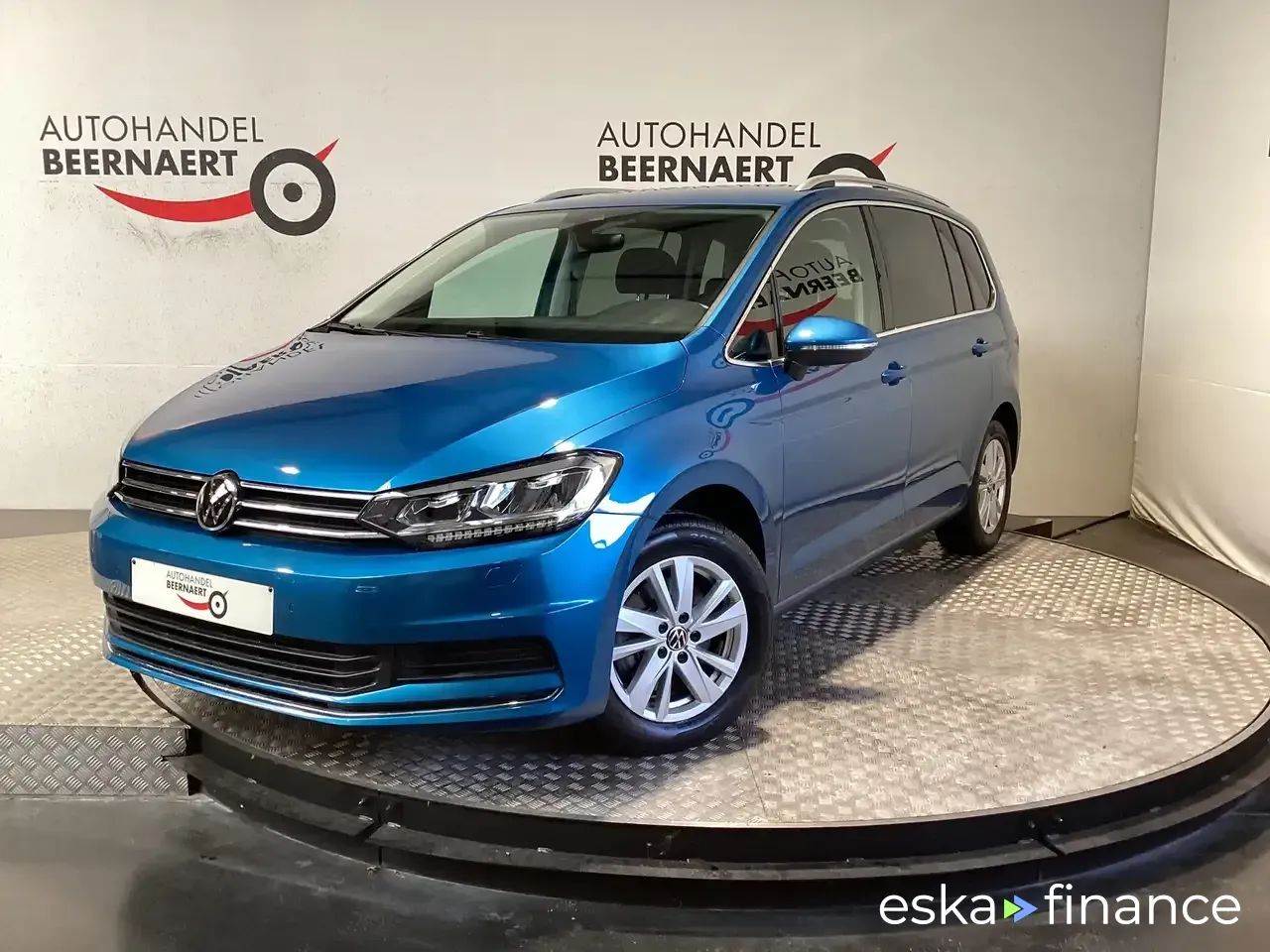 Lízing Hatchback Volkswagen Touran 2023