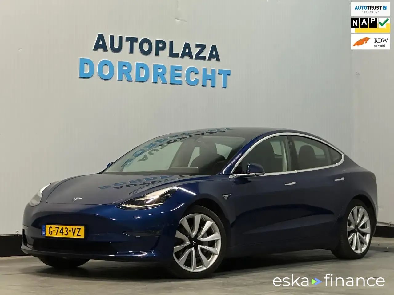 Financování Hatchback Tesla Model 3 2019