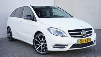 Lízing Hatchback MERCEDES B 180 2013