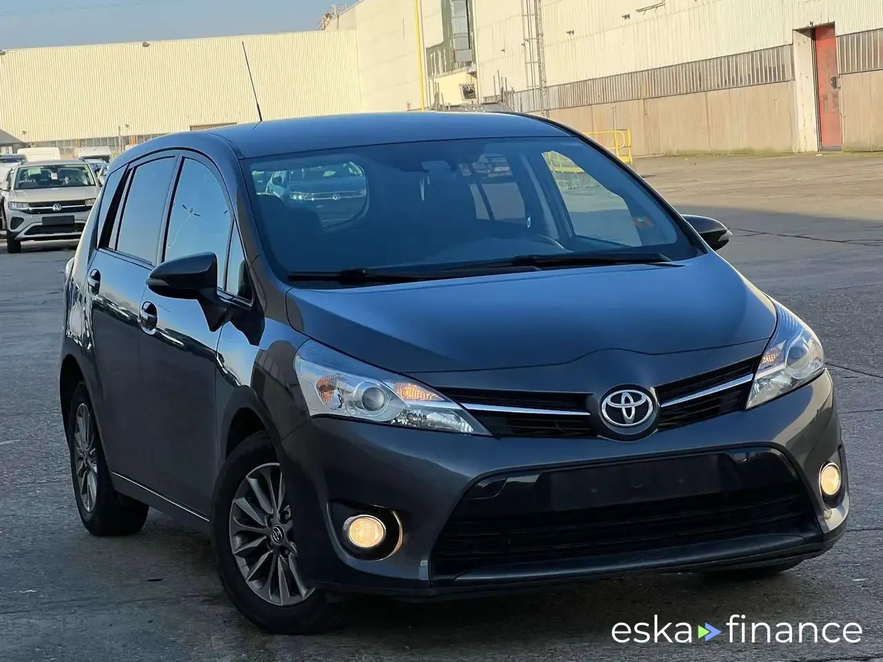 Leasing Hatchback Toyota Verso 2016