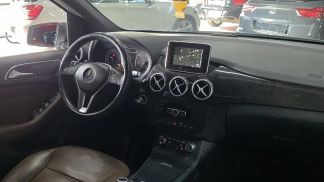 Lízing Hatchback MERCEDES B 180 2014