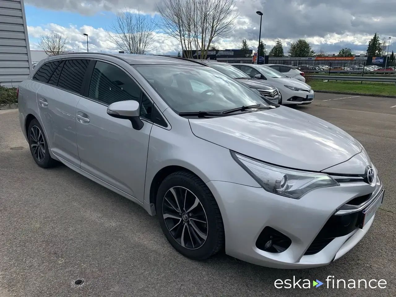 Finansowanie Wóz Toyota Avensis 2018
